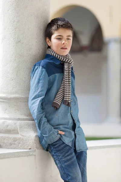 Porträt eines Teenagers — Stockfoto