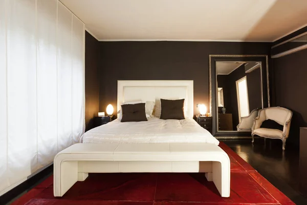 Appartamento, confortevole camera da letto — Foto Stock