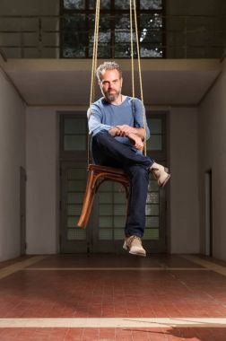 İç, adam portresi kır