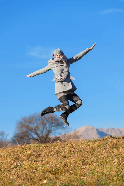 Retrato de una chica, al aire libre —  Fotos de Stock