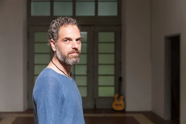 Homme à la barbe — Photo