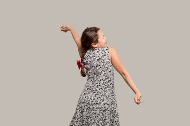 Küçük bir kızın arka görünüm