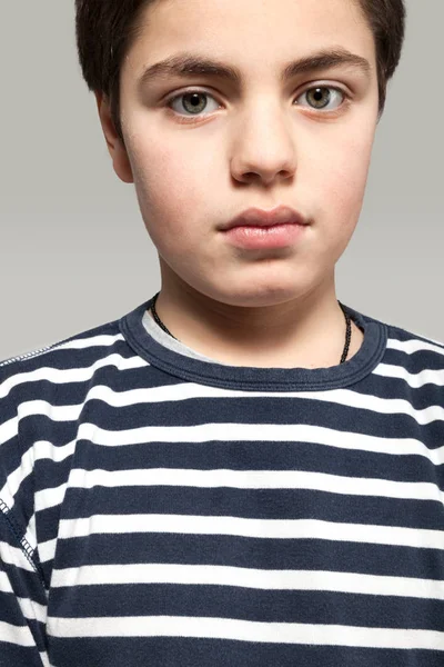 Porträtt av teen pojke — Stockfoto