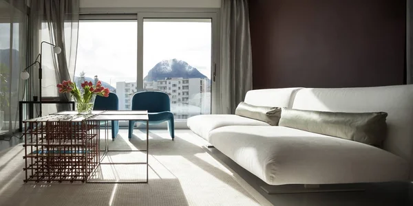 Lyxig lägenhet, bekvämt vardagsrum — Stockfoto