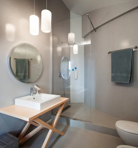 Luxusappartement, modernes Badezimmer — Stockfoto