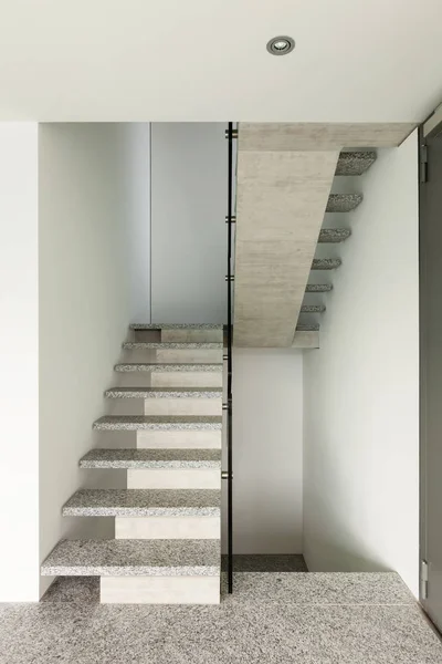 Intérieur, escalier en granit — Photo