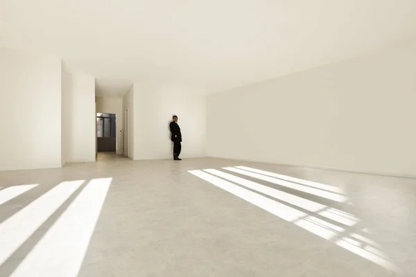 Empty apartment, man leaning against the wall — Stock Photo, Image