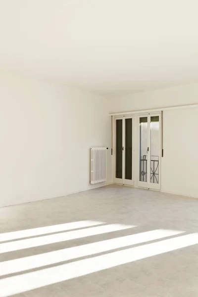 Refitted empty apartment in historic center, nobody inside — Stock Photo, Image
