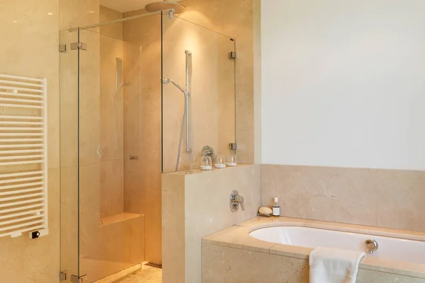 Interior, comfortable marble bathroom — Stock Photo, Image