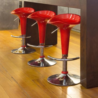 İç, kırmızı tabureler