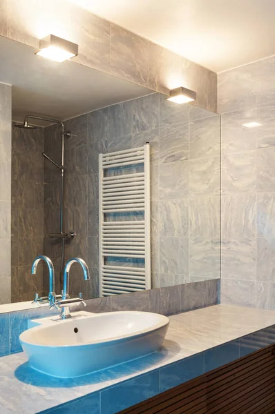 Interior, banheiro azul — Fotografia de Stock