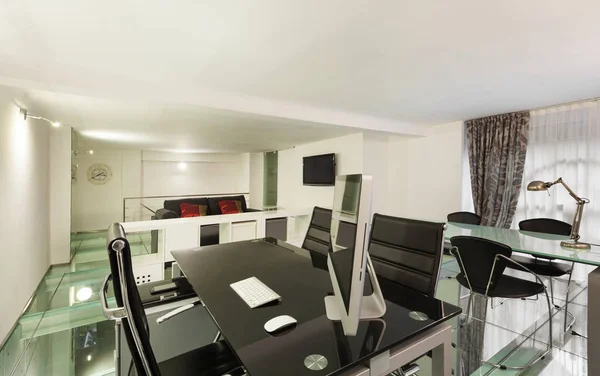 İç, geniş çatı, stüdyo