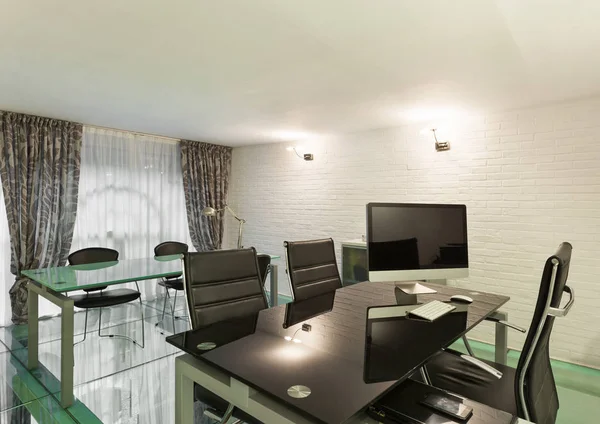 İç, geniş çatı, stüdyo