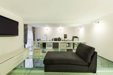 İç, geniş çatı, stüdyo