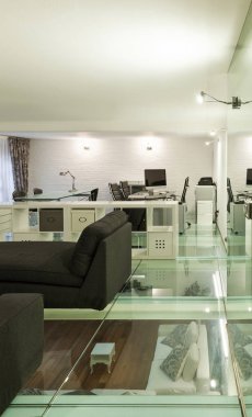 İç, geniş çatı, stüdyo