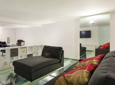 İç, geniş çatı, stüdyo