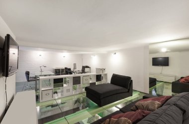 İç, geniş çatı, stüdyo