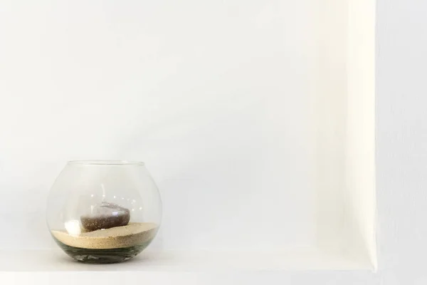 Vaso de vidro com uma vela — Fotografia de Stock