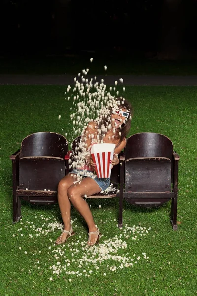 Portret dziewczynki z popcornu — Zdjęcie stockowe