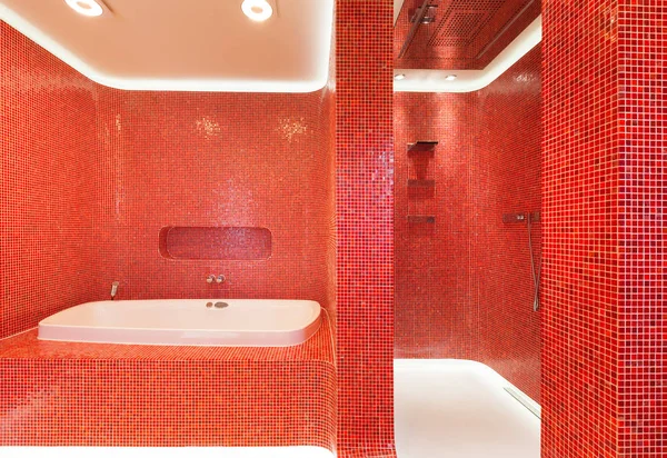 현대 레드 욕실örös fürdőszoba — Stock Fotó