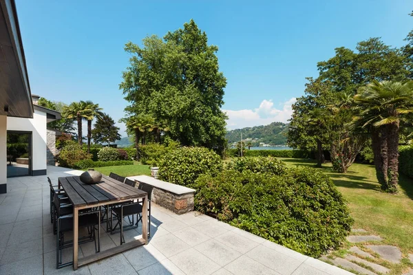 Prachtige patio van een villa — Stockfoto