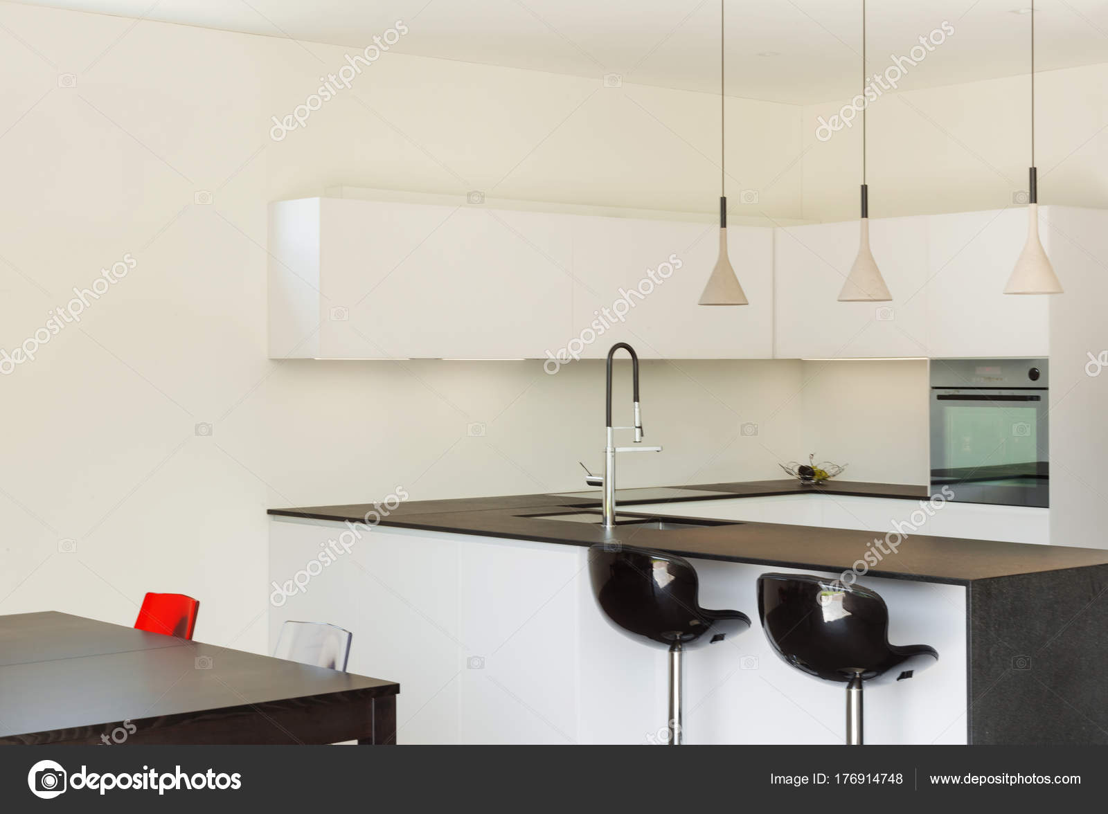 Nieuw Interieur modern huis, keuken — Stockfoto © Zveiger #176914748 QY-55