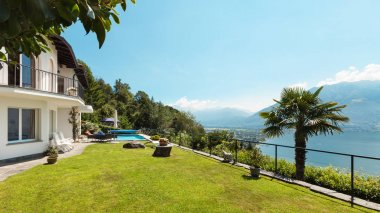 Ev, Bahçe Manzarası