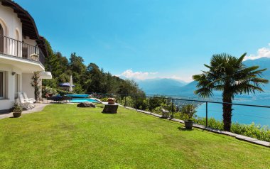 Ev, Bahçe Manzarası