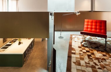 İç, kırmızı koltuk