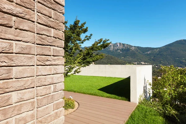 Haus, Blick auf den Garten — Stockfoto