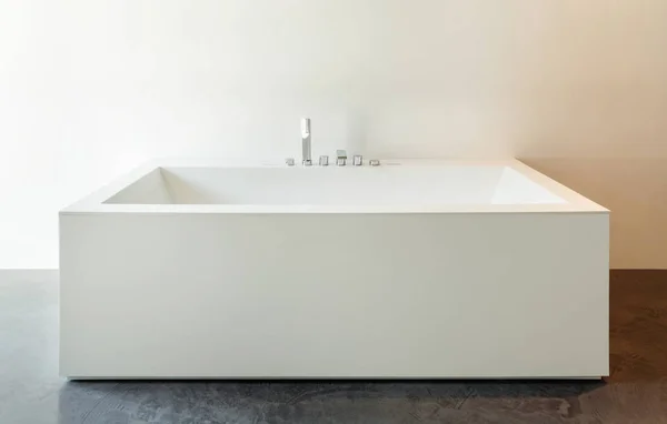 Interior, white bathtub — Stock Photo, Image