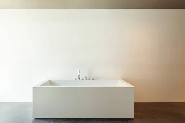 Interior, white bathtub — Stock Photo, Image