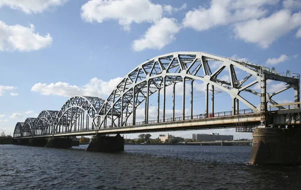 Bellissimo ponte a Riga Litvia — Foto Stock