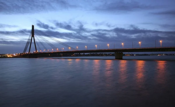 Hermoso puente en Riga Litvia — Foto de Stock