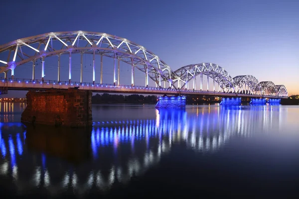 美丽的桥梁，在里加 litvia — 图库照片