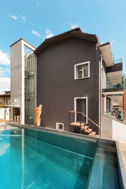 House, Yüzme Havuzu 