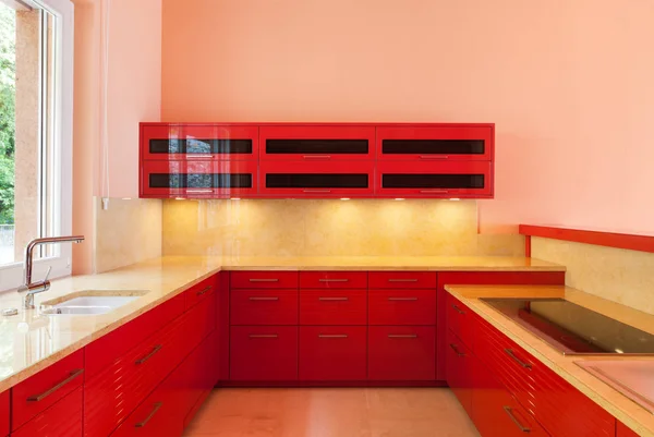 Rode binnenlandse keuken — Stockfoto