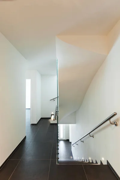 Современный дом, лестница — стоковое фото