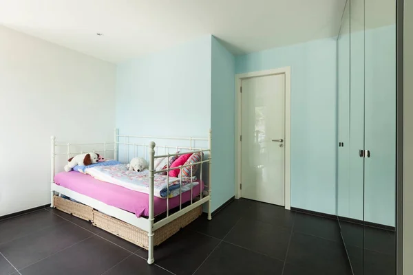 Casa, bella camera da letto — Foto Stock