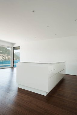 güzel boş daire, beyaz mutfak