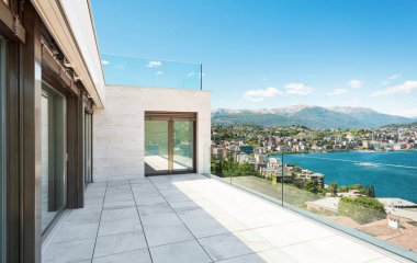 Modern binanın güzel balkon