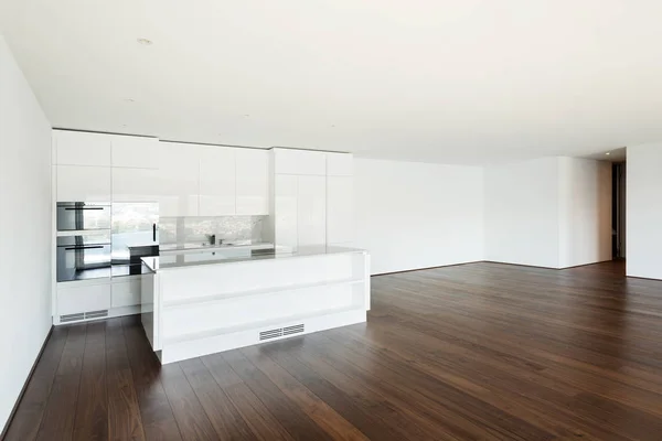 Mooie lege appartement, witte keuken — Stockfoto