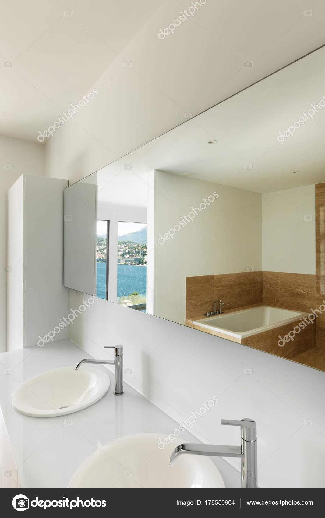 wasbak van een moderne badkamer — Stockfoto © Zveiger #178550964 wasbak van een moderne badkamer — Stockfoto © Zveiger #178550964