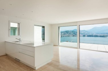 Yeni daire, modern bir mutfak