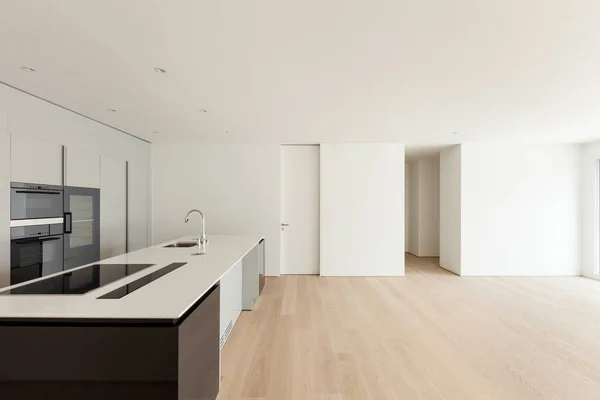 Interno, ampio soggiorno con cucina — Foto Stock