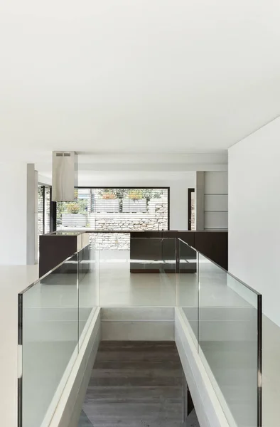 Architettura moderna, vista sulla cucina — Foto Stock