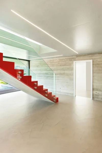 Интерьер, красная лестница — стоковое фото