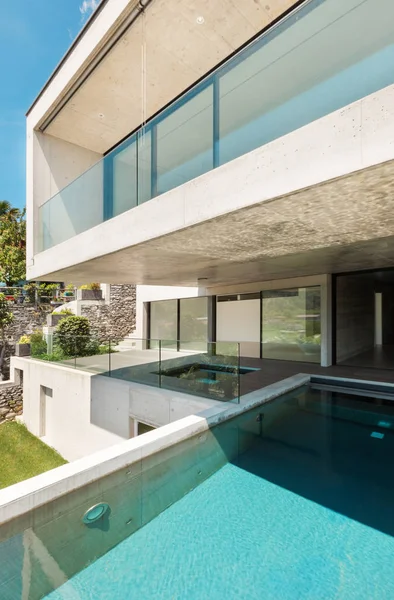 Hermosa casa moderna en cemento — Foto de Stock