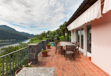 güzel bir ev, balkon