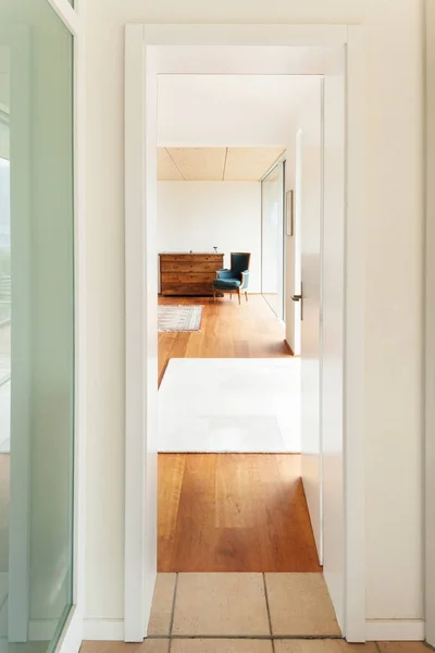 Arquitetura moderna, interior, vista do quarto do corredor — Fotografia de Stock